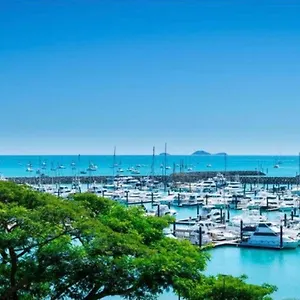 Shingley Poolside Retreat , Airlie Beach Australia